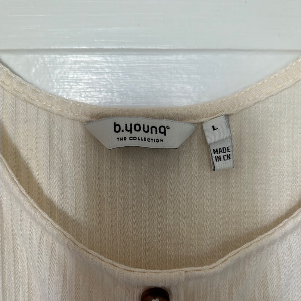 Cream Button-Front Tank Top - Picture 2 of 4
